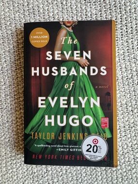 The Seven Husbands of Evelyn Hugo by Taylor Jenkins Reid - Green Cover